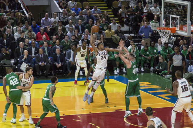 雄鹿横扫公牛,欧文高光表现 雄鹿横扫公牛,欧文高光表现