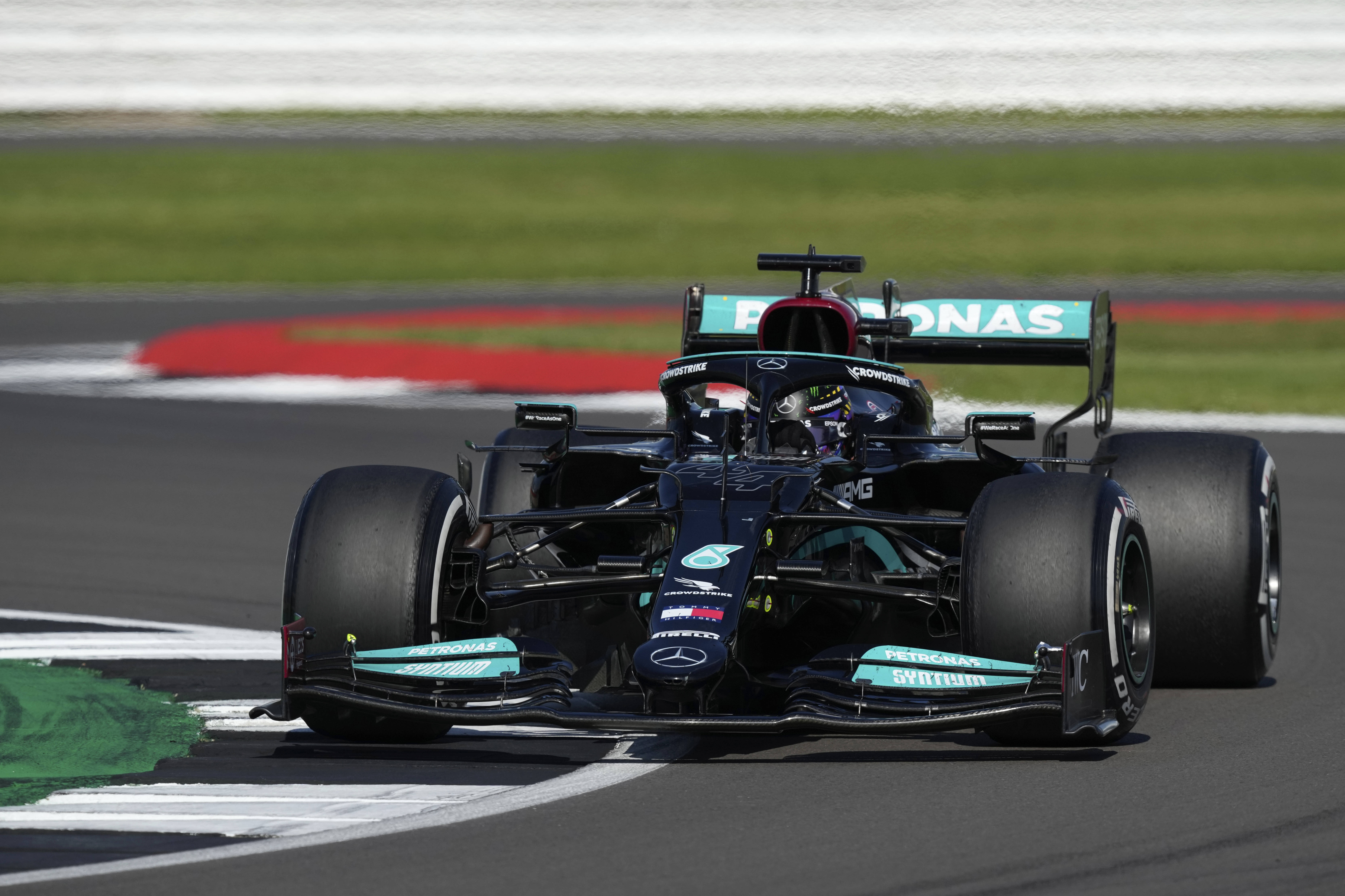 阿斯顿马丁横扫哈斯车队，汉密尔顿点燃赛场