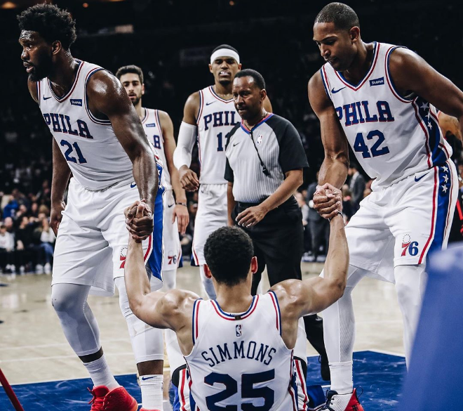 76人完胜深圳队，福克斯扛起全队