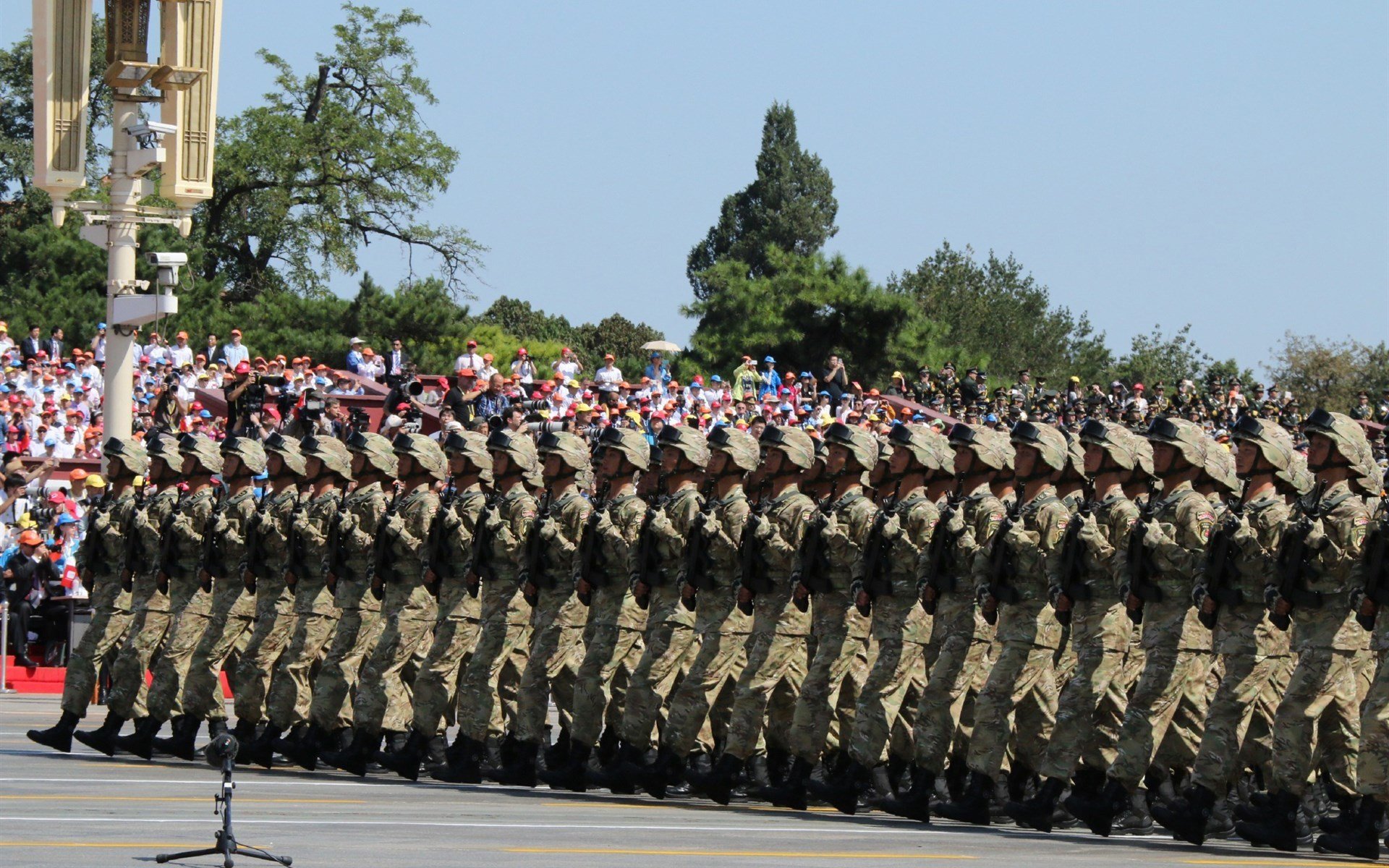 钢铁洪流对阵烈焰惊雷，苏亚雷斯一射定乾坤，点燃基辅鏖战之夜